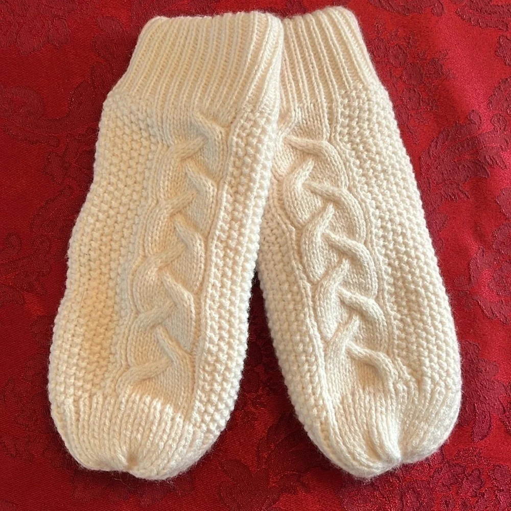 NWOT The North Face Ivory Cable Knit Mittens w/ Fleece Lining Winter Gloves